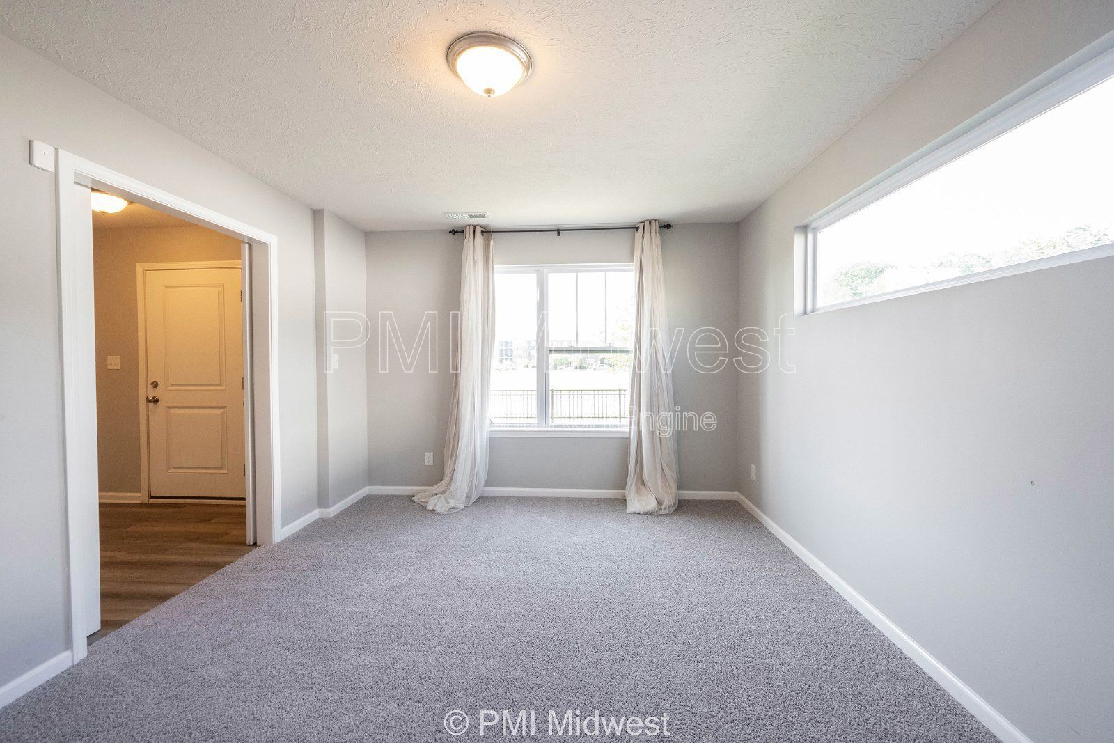 2952 W New York St property image