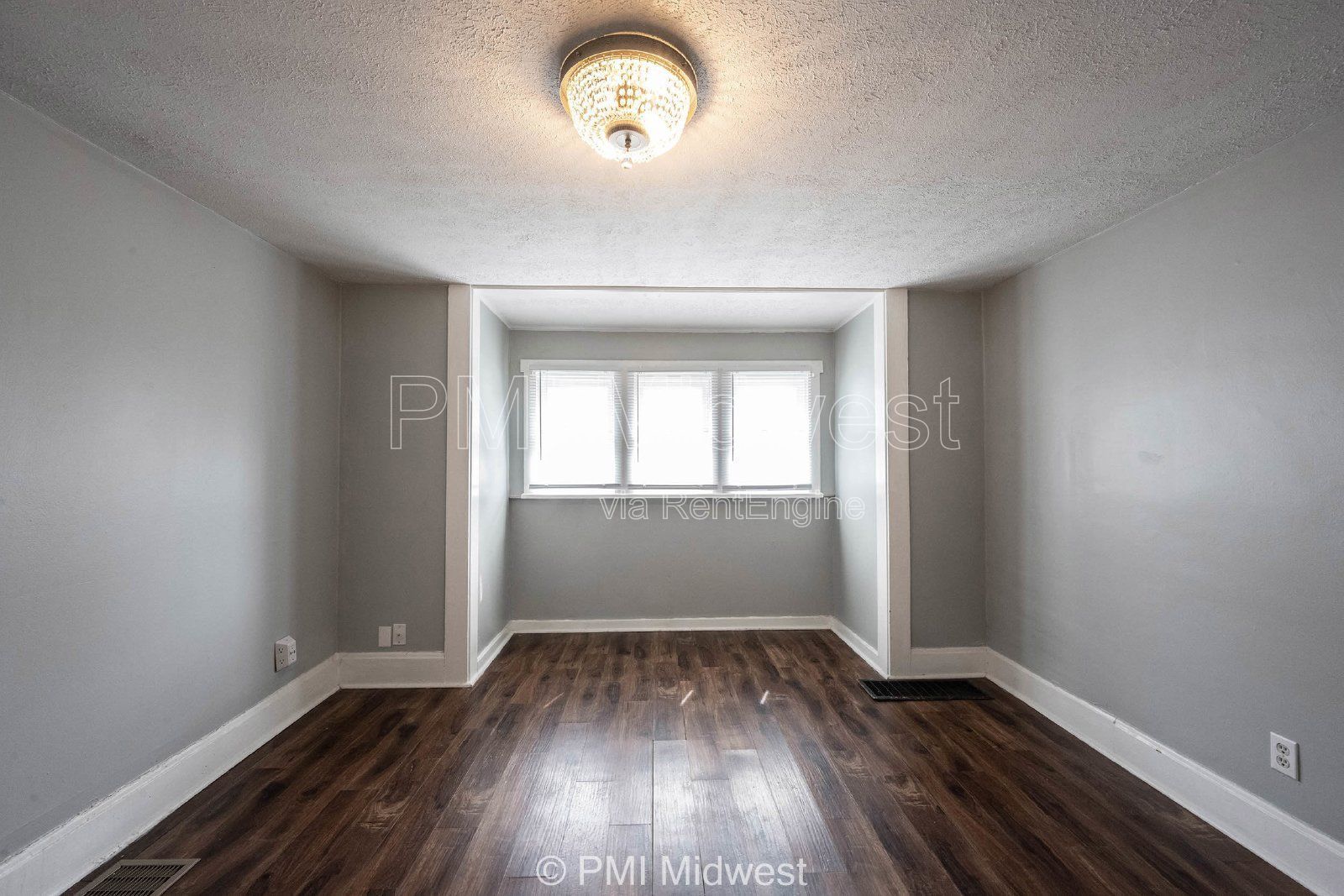 Charming 2 Bed Duplex in Indianapolis with Spacious Layout and Prime Location! property image