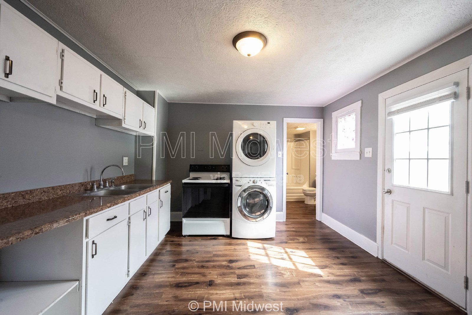Charming 2 Bed Duplex in Indianapolis with Spacious Layout and Prime Location! property image