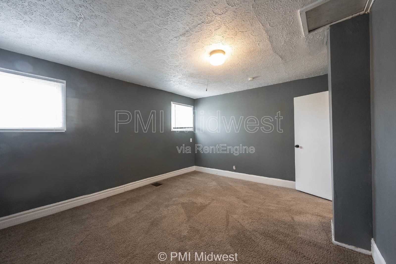 Charming 2 Bed Duplex in Indianapolis with Spacious Layout and Prime Location! property image