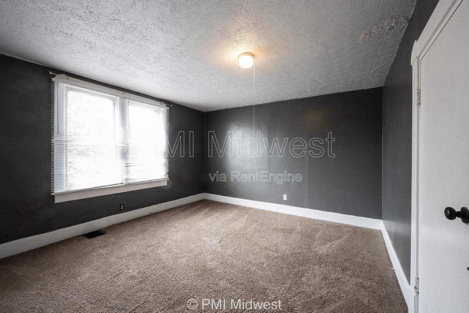 Charming 2 Bed Duplex in Indianapolis with Spacious Layout and Prime Location! property image