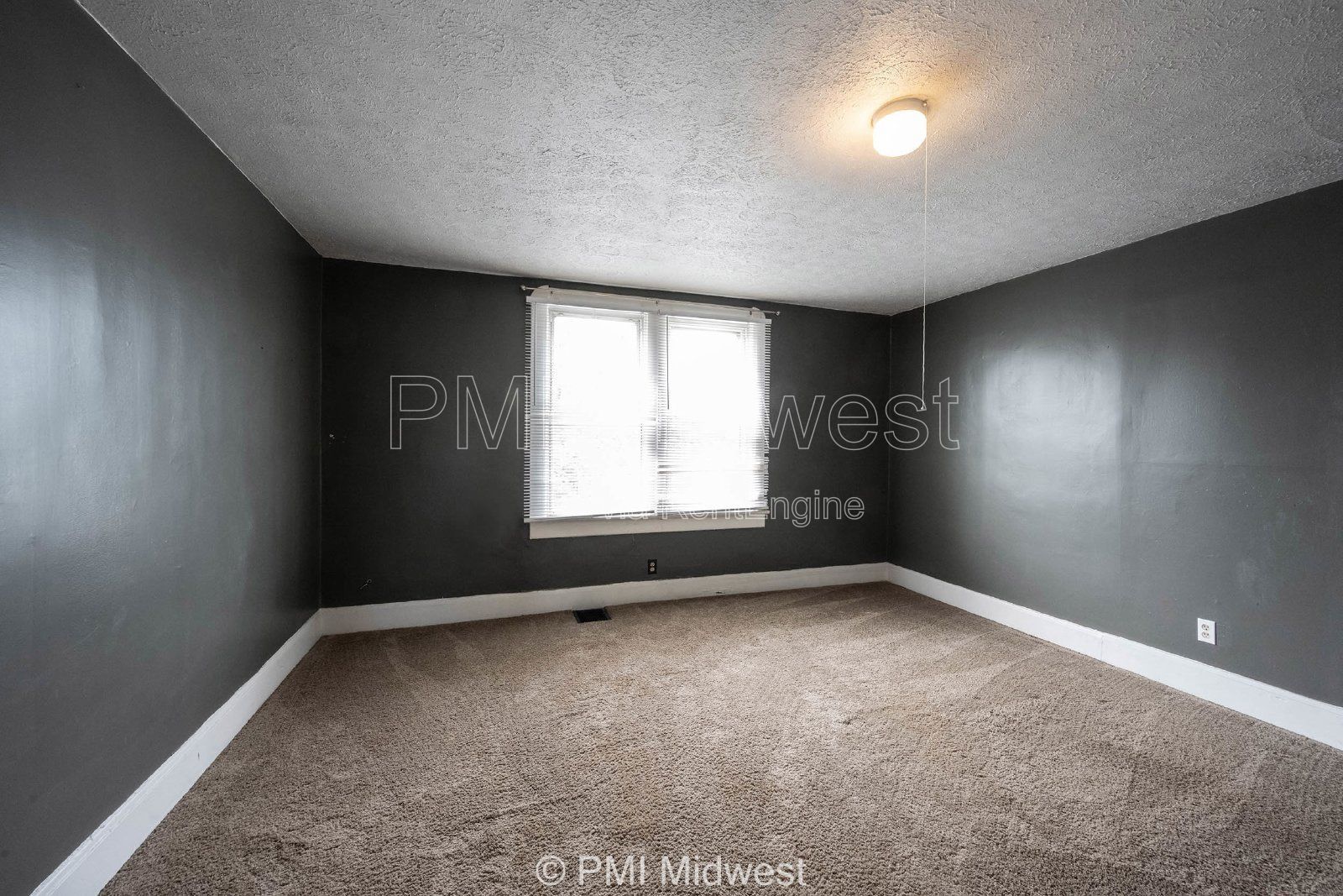 Charming 2 Bed Duplex in Indianapolis with Spacious Layout and Prime Location! property image