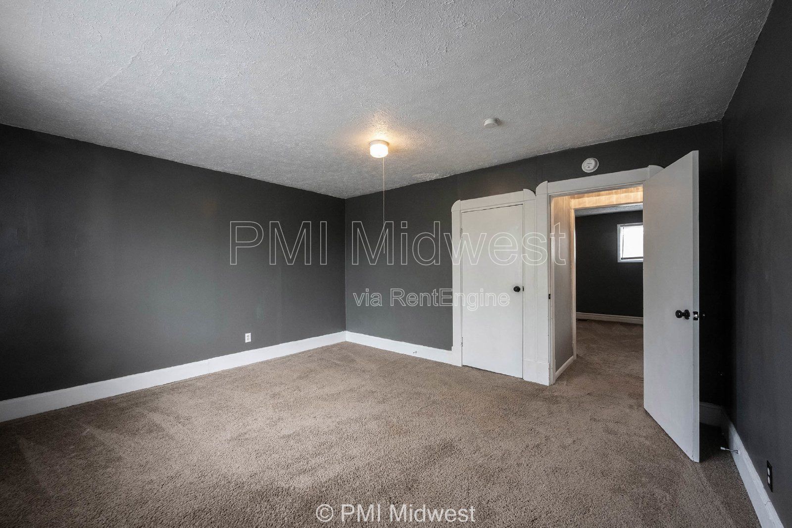Charming 2 Bed Duplex in Indianapolis with Spacious Layout and Prime Location! property image