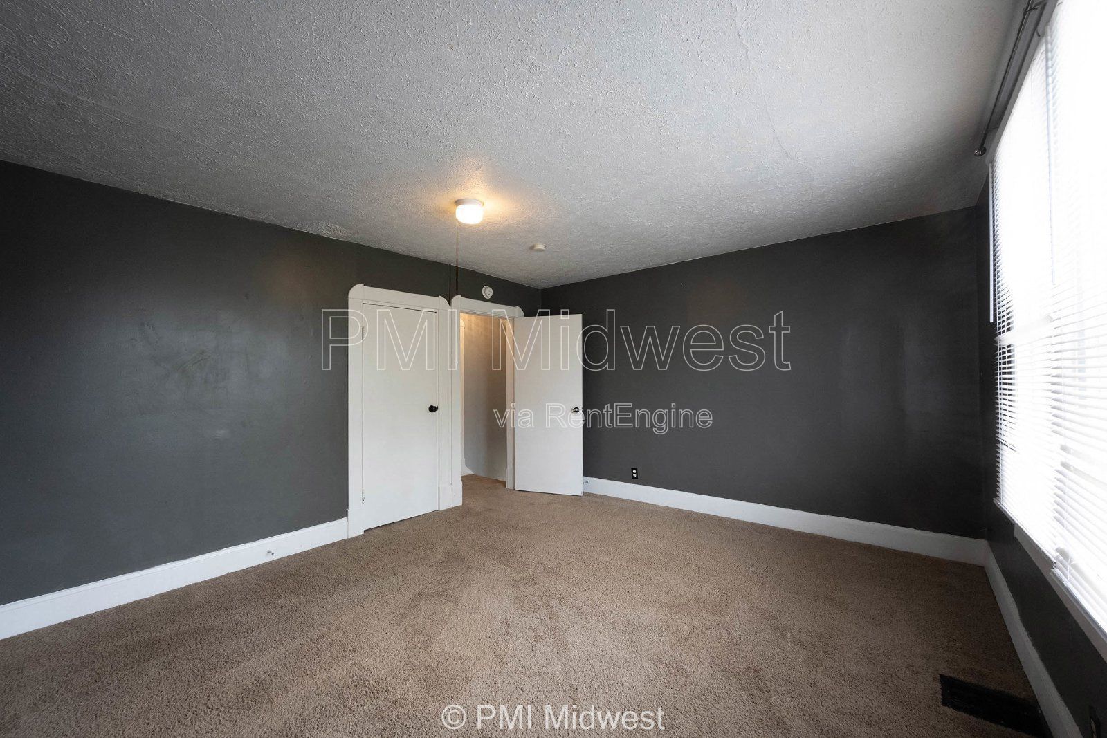 Charming 2 Bed Duplex in Indianapolis with Spacious Layout and Prime Location! property image