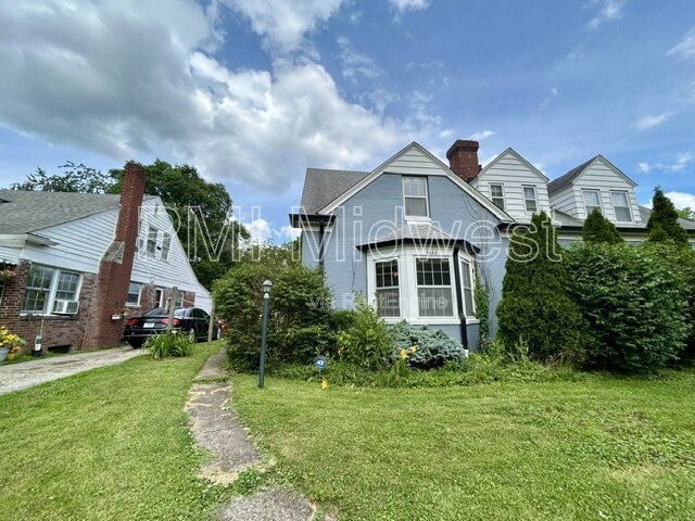 Elegant 2-Bedroom Condo in Broad Ripple with Gated Entry & Private Garage property image