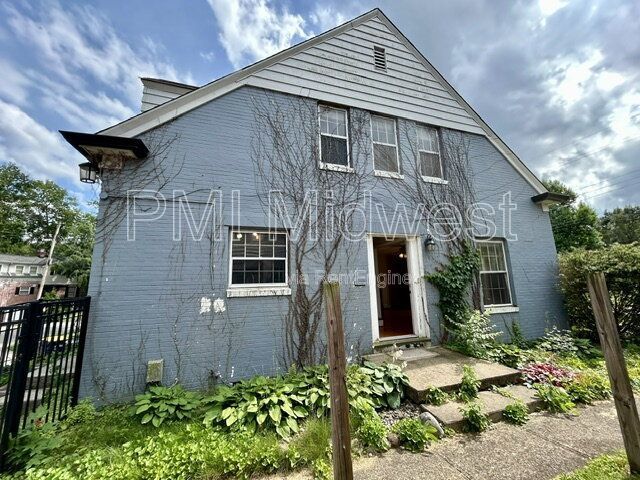 Elegant 2-Bedroom Condo in Broad Ripple with Gated Entry & Private Garage property image