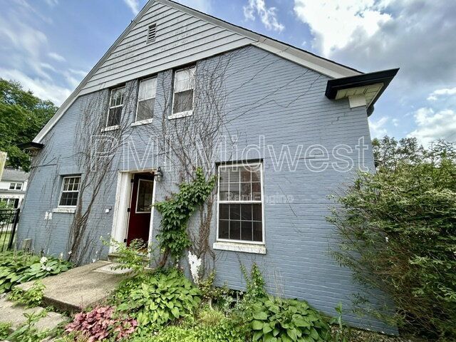 Elegant 2-Bedroom Condo in Broad Ripple with Gated Entry & Private Garage property image