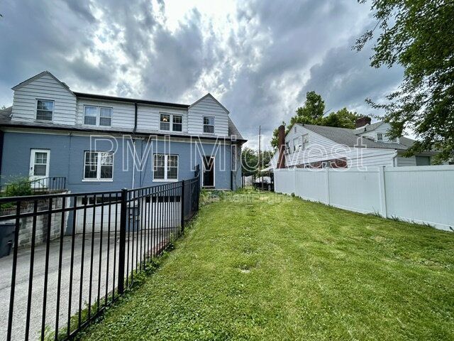 Elegant 2-Bedroom Condo in Broad Ripple with Gated Entry & Private Garage property image