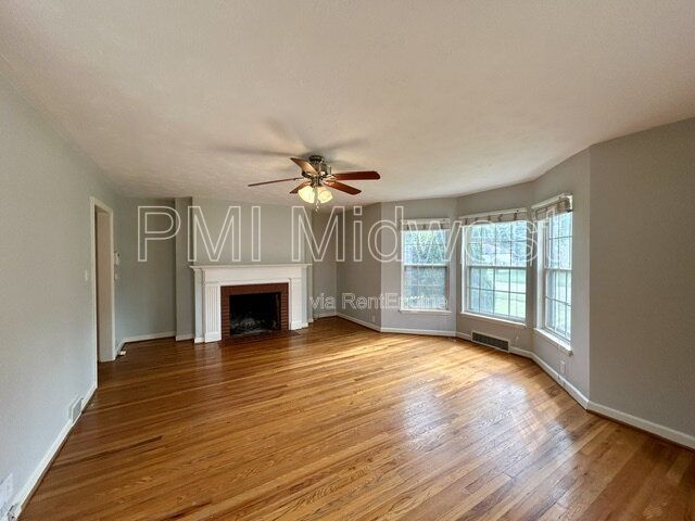 Elegant 2-Bedroom Condo in Broad Ripple with Gated Entry & Private Garage property image