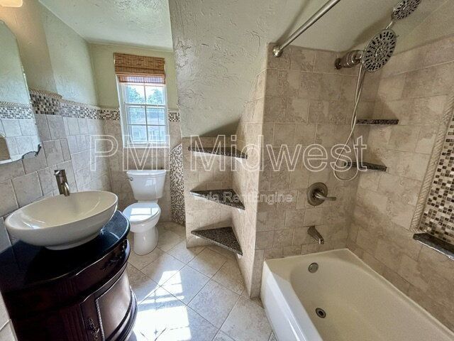 Elegant 2-Bedroom Condo in Broad Ripple with Gated Entry & Private Garage property image