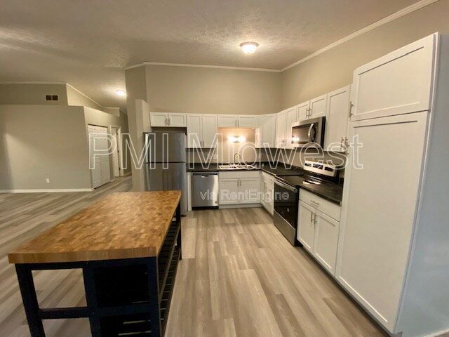 Ranch Style Home in Center Grove property image