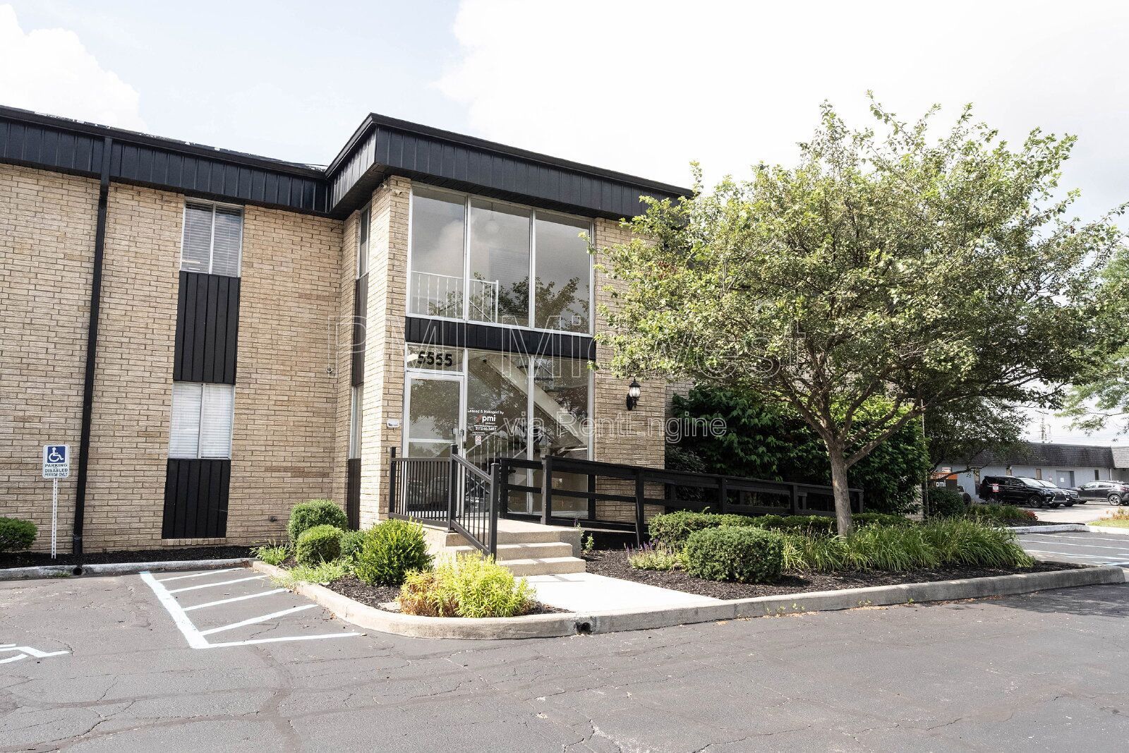 Professional Office/Retail Space Near I-465 & Keystone property image