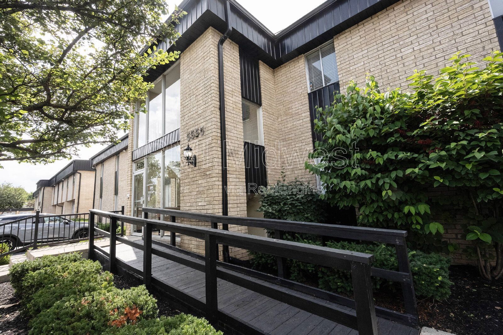 Professional Office/Retail Space Near I-465 & Keystone property image