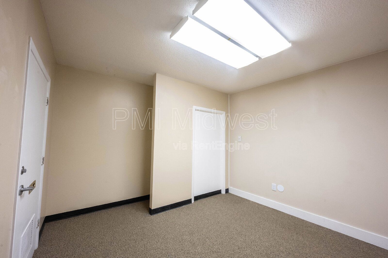 Professional Office/Retail Space Near I-465 & Keystone property image