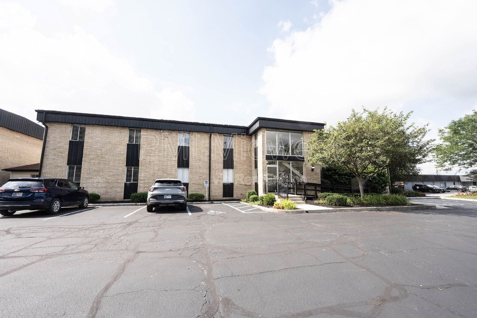 Professional Office/Retail Space Near I-465 & Keystone property image