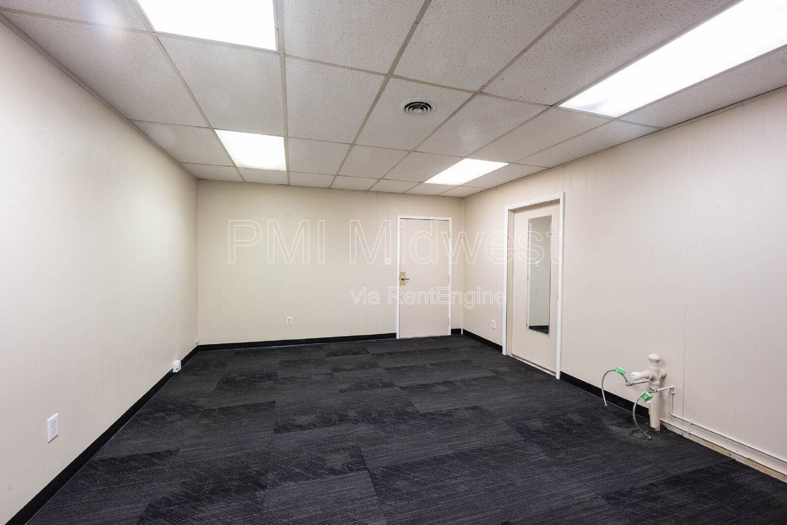 Small Salon Space located in Indianapolis! property image