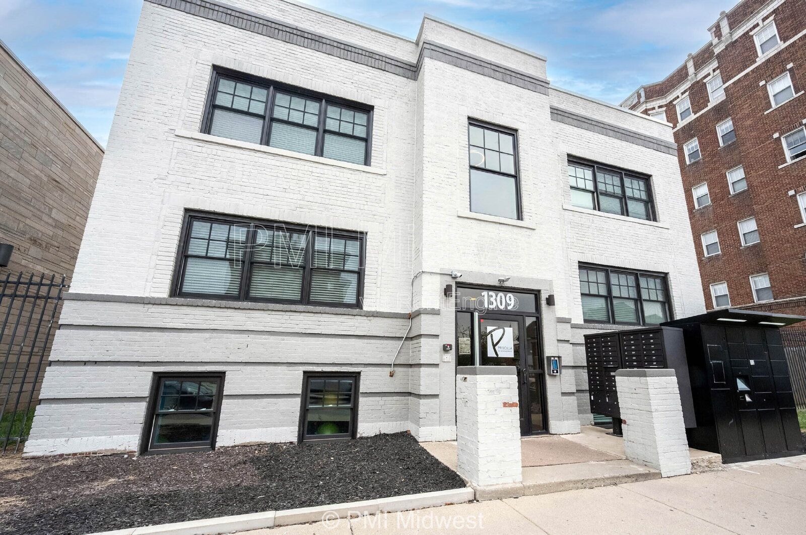 Chic Studio Living: Cozy 318 Sq Ft Gem in Vibrant Indianapolis! property image