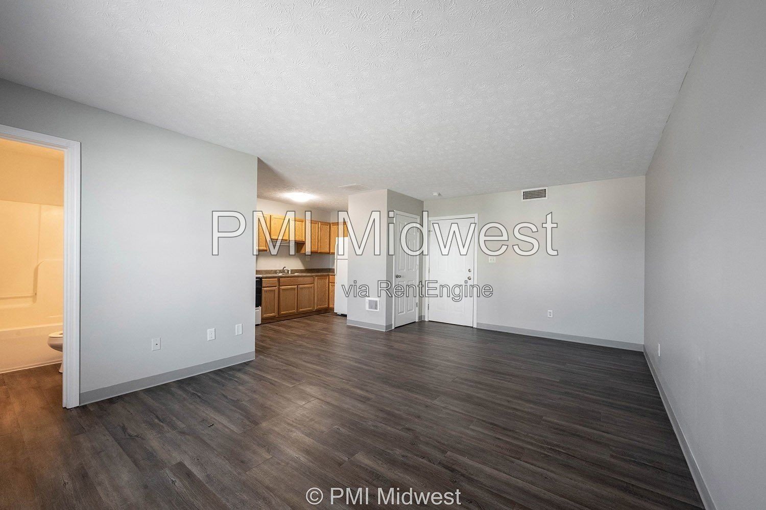 Modern Studio Apartment in Prime Location! property image