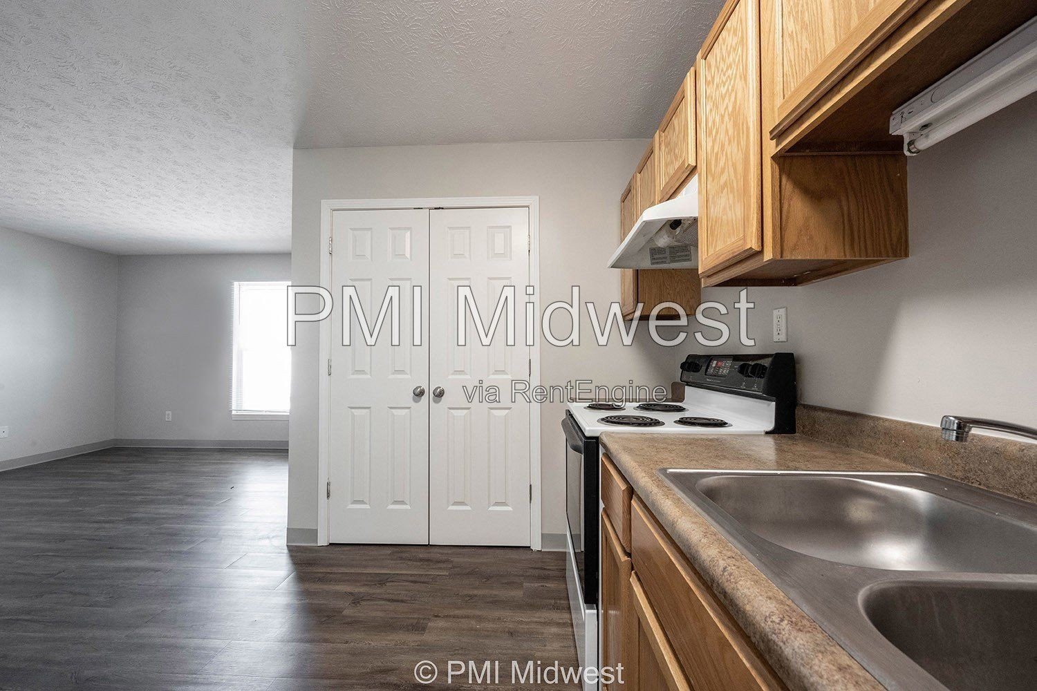 Modern Studio Apartment in Prime Location! property image