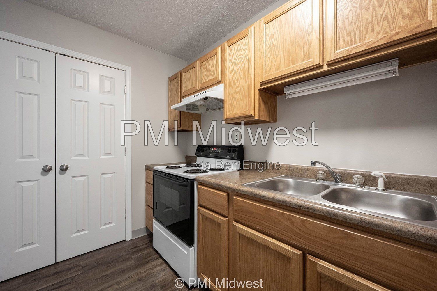 Modern Studio Apartment in Prime Location! property image