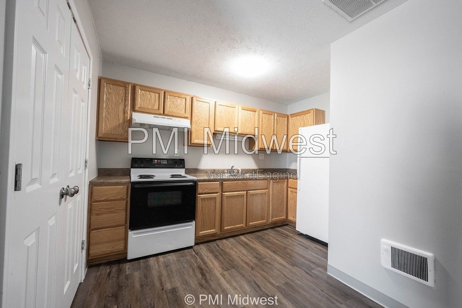 Modern Studio Apartment in Prime Location! property image