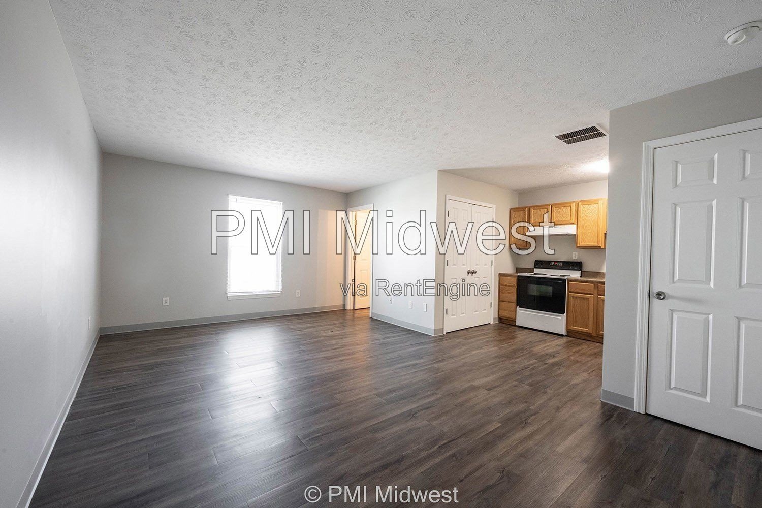 Modern Studio Apartment in Prime Location! property image