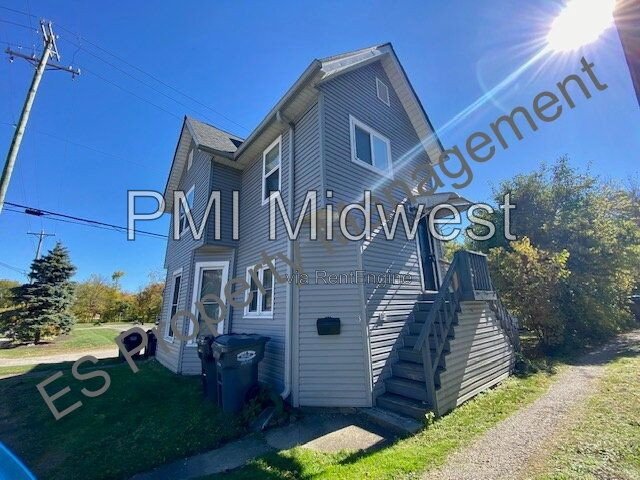 Gorgeous 3 Bedroom 1 Bathroom Victorian Apartment in Franklin Township! property image