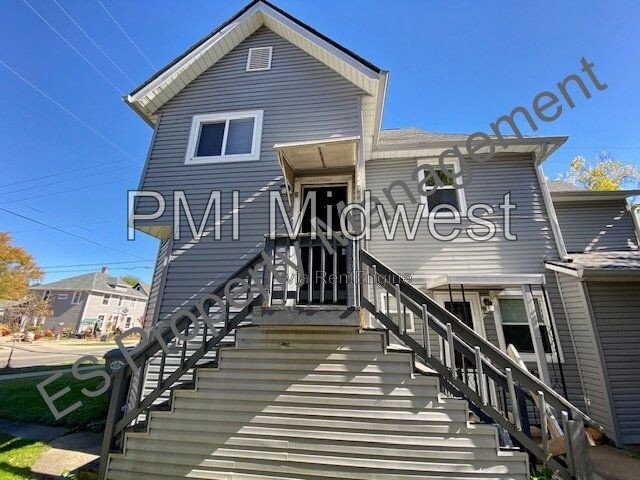 Gorgeous 3 Bedroom 1 Bathroom Victorian Apartment in Franklin Township! property image