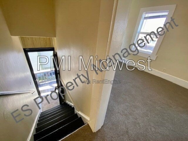 Gorgeous 3 Bedroom 1 Bathroom Victorian Apartment in Franklin Township! property image