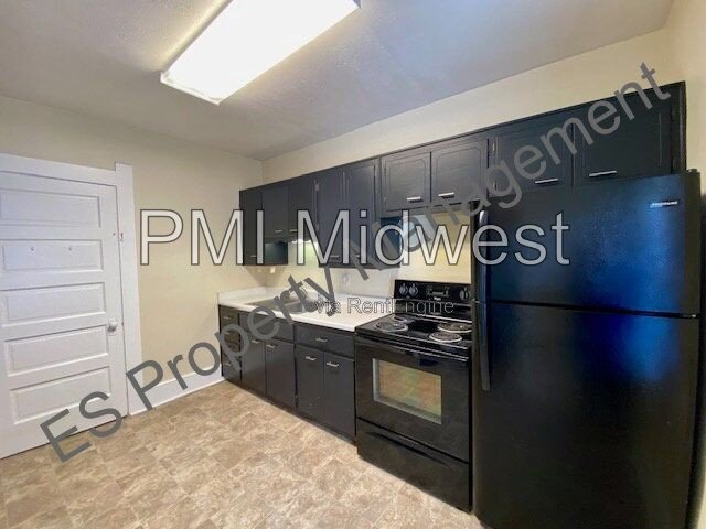 Gorgeous 3 Bedroom 1 Bathroom Victorian Apartment in Franklin Township! property image