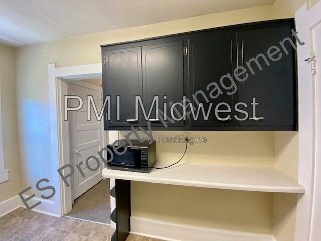 Gorgeous 3 Bedroom 1 Bathroom Victorian Apartment in Franklin Township! property image