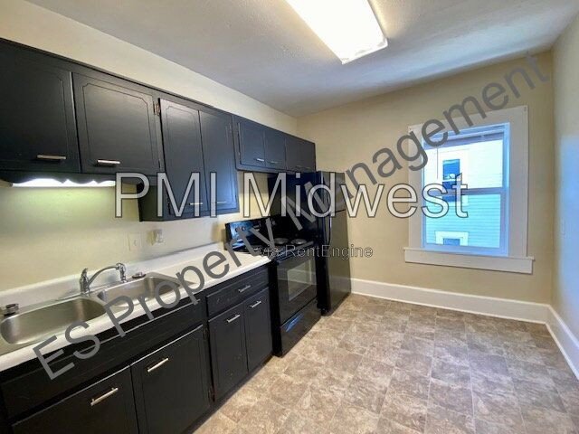 Gorgeous 3 Bedroom 1 Bathroom Victorian Apartment in Franklin Township! property image