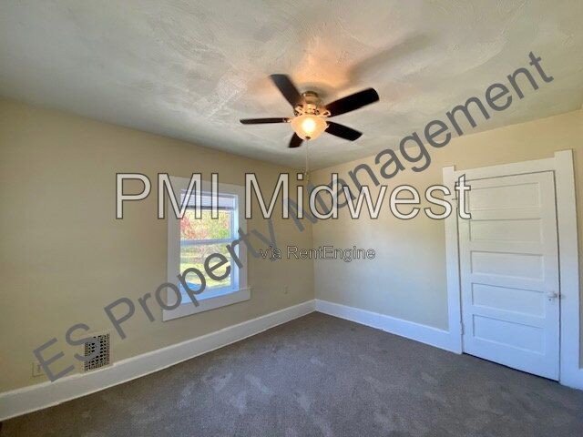 Gorgeous 3 Bedroom 1 Bathroom Victorian Apartment in Franklin Township! property image