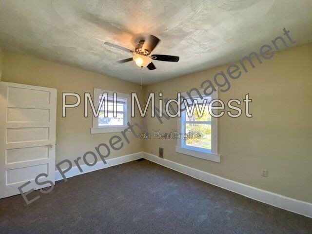 Gorgeous 3 Bedroom 1 Bathroom Victorian Apartment in Franklin Township! property image