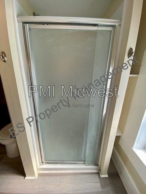 Gorgeous 3 Bedroom 1 Bathroom Victorian Apartment in Franklin Township! property image