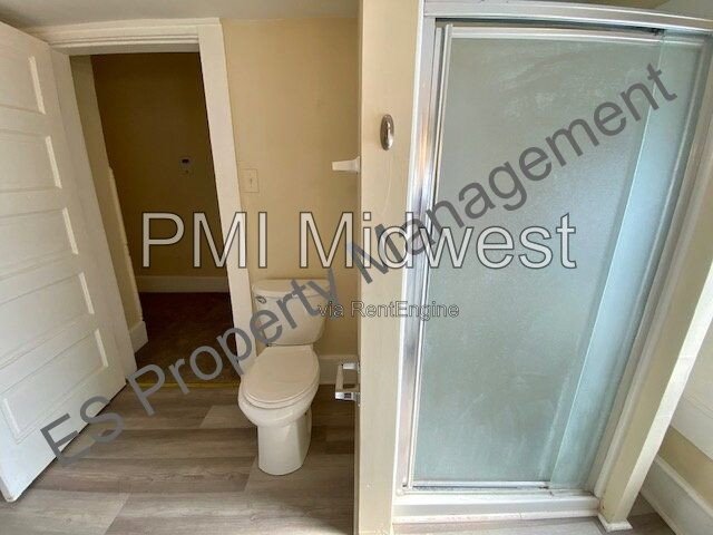 Gorgeous 3 Bedroom 1 Bathroom Victorian Apartment in Franklin Township! property image