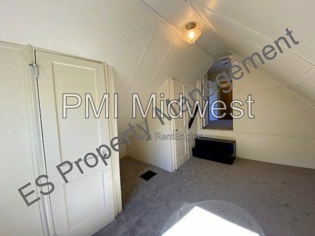 Gorgeous 3 Bedroom 1 Bathroom Victorian Apartment in Franklin Township! property image