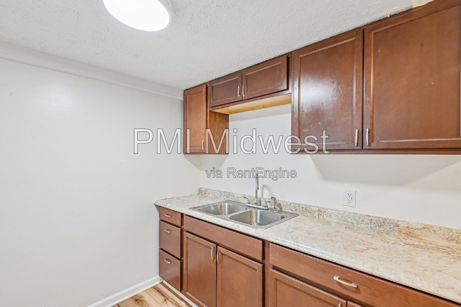 Charming 3-Bedroom Indianapolis Home with Spacious Layout and Modern Amenities! property image