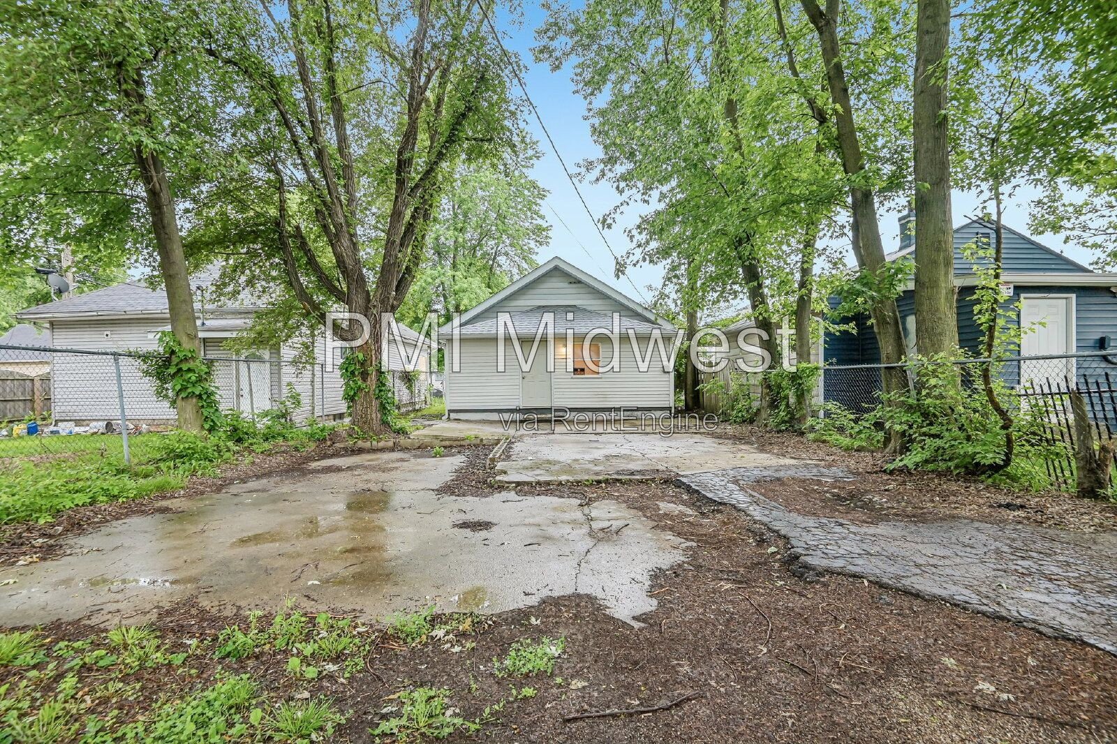 Charming 3-Bedroom Indianapolis Home with Spacious Layout and Modern Amenities! property image