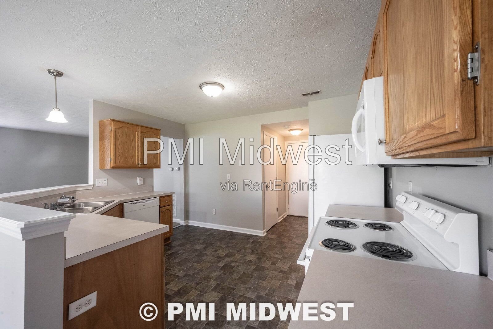 Great 3 Bedroom 2.5 Bathroom Home on the upper east side of Indy! property image