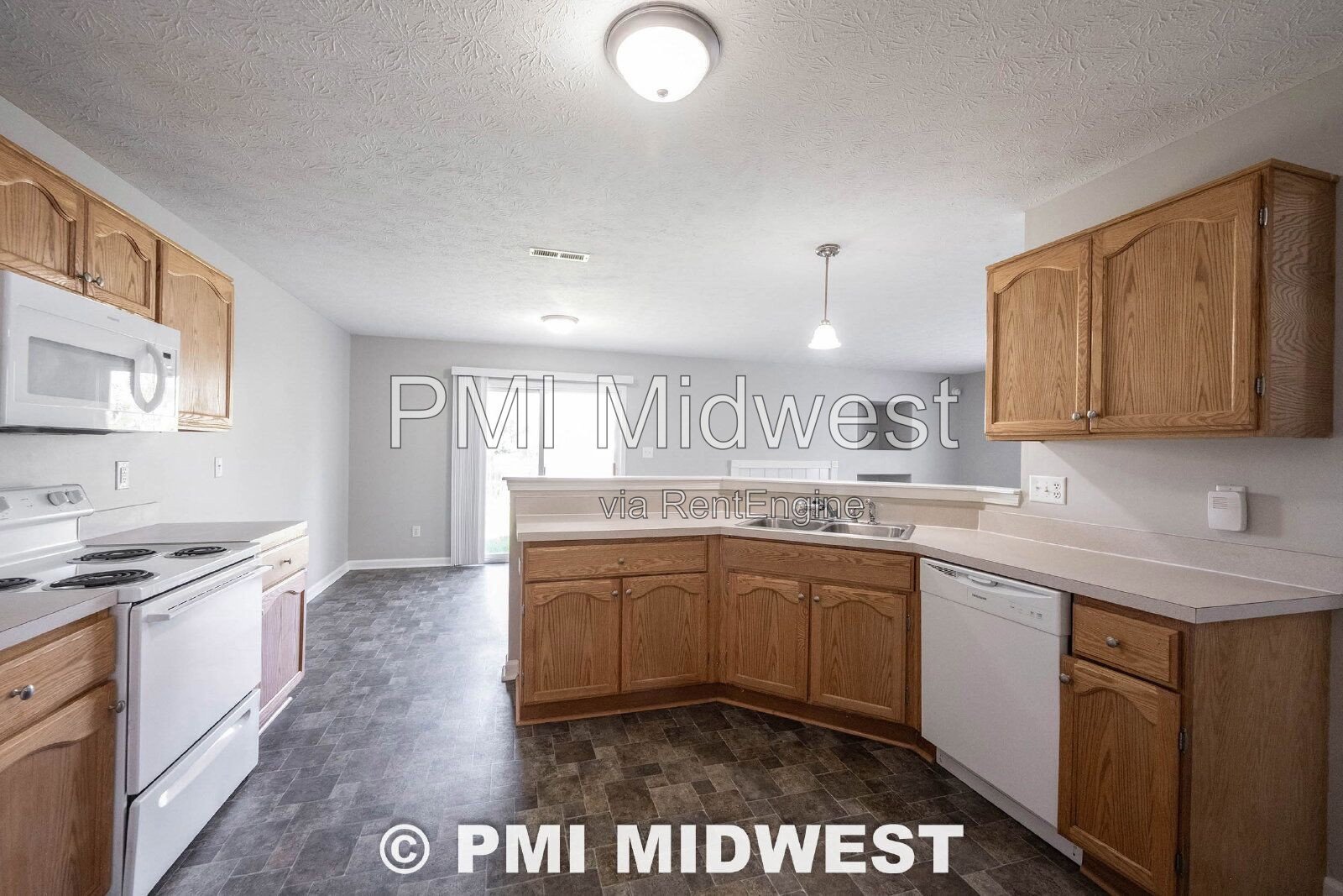 Great 3 Bedroom 2.5 Bathroom Home on the upper east side of Indy! property image