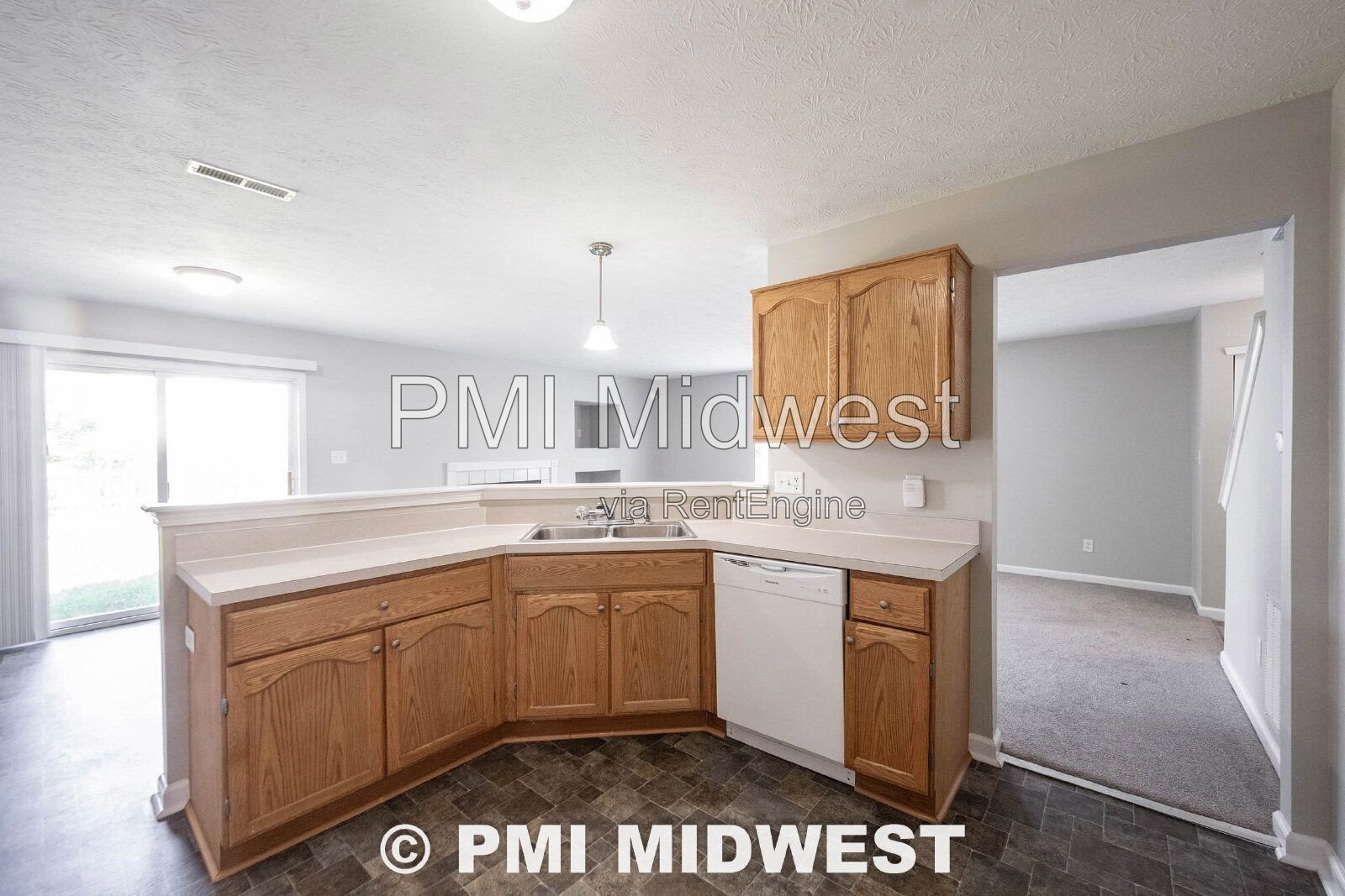 Great 3 Bedroom 2.5 Bathroom Home on the upper east side of Indy! property image