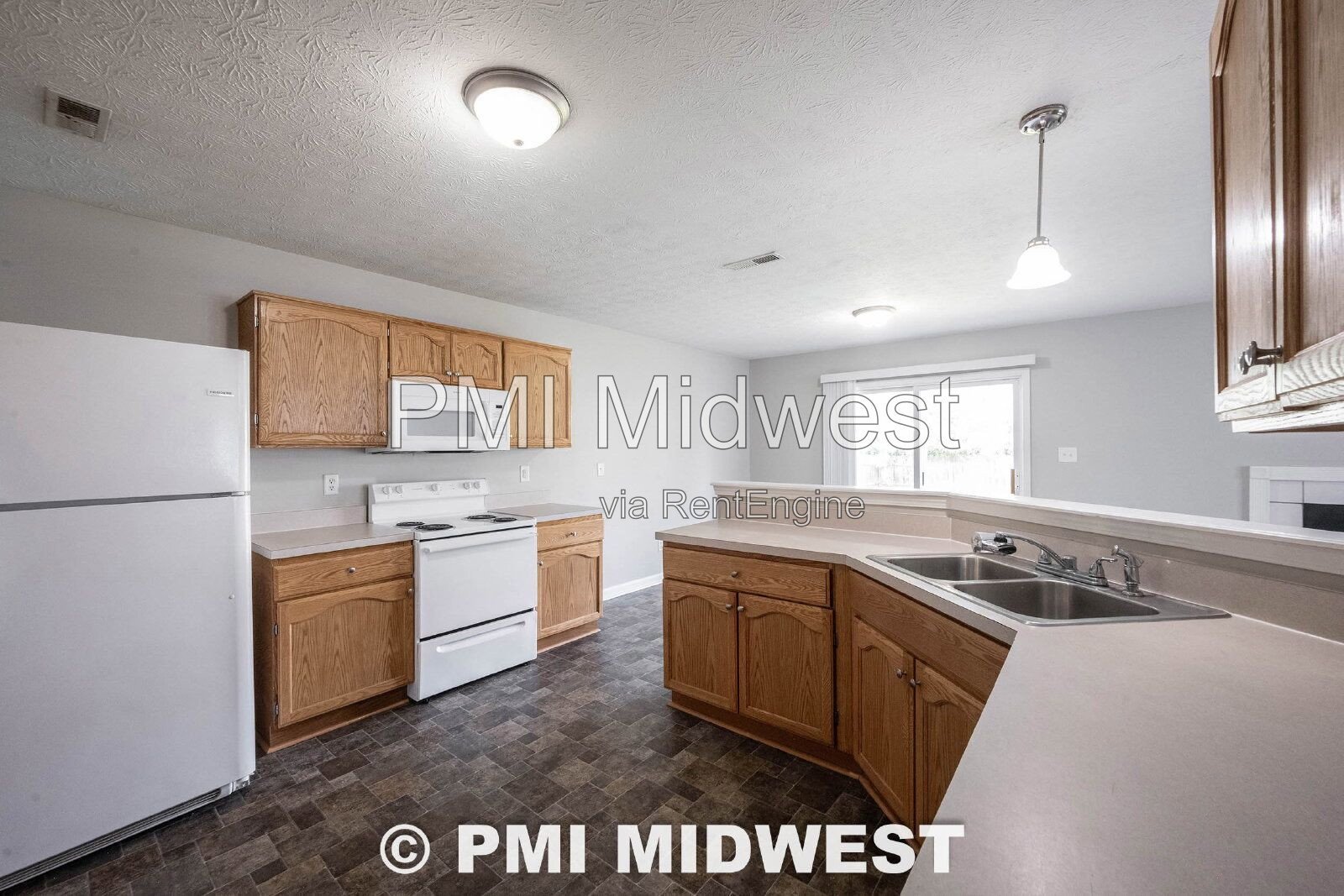 Great 3 Bedroom 2.5 Bathroom Home on the upper east side of Indy! property image