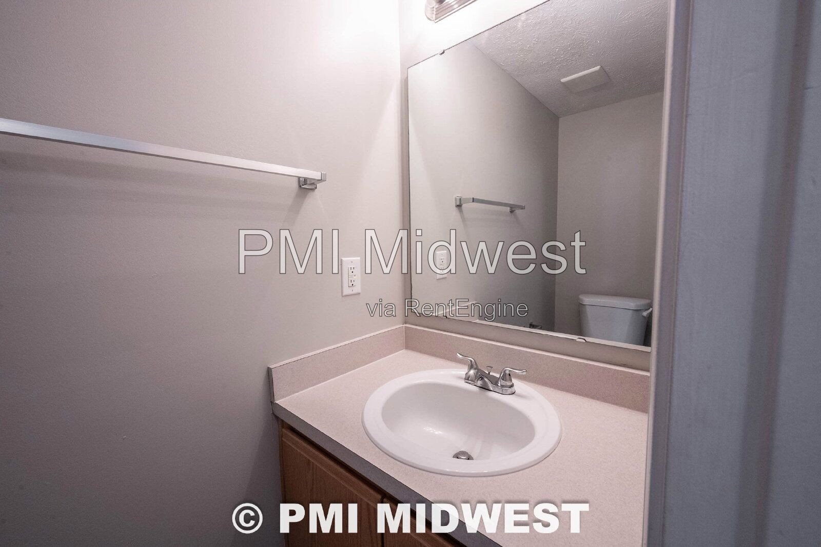 Great 3 Bedroom 2.5 Bathroom Home on the upper east side of Indy! property image