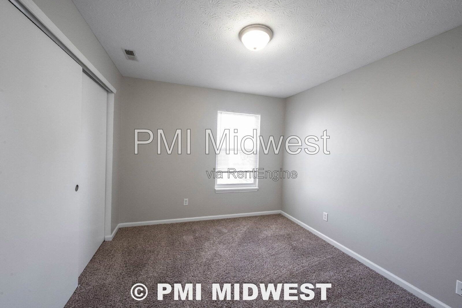 Great 3 Bedroom 2.5 Bathroom Home on the upper east side of Indy! property image