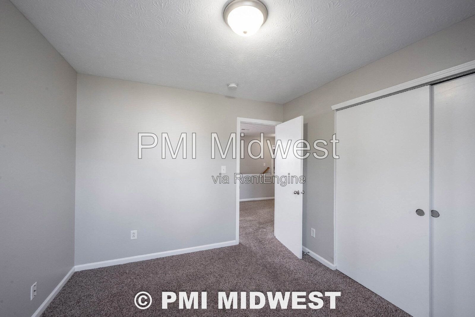 Great 3 Bedroom 2.5 Bathroom Home on the upper east side of Indy! property image