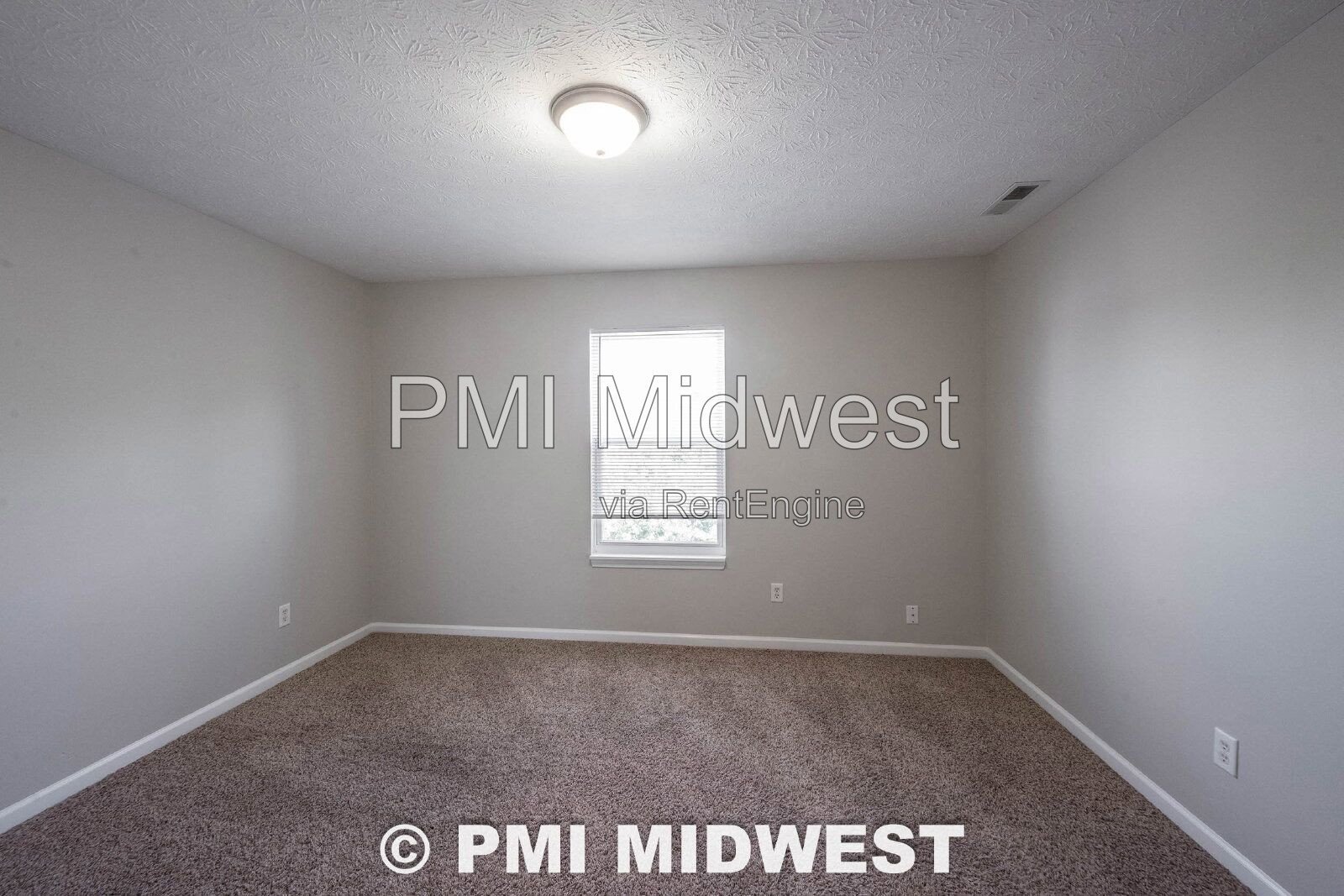 Great 3 Bedroom 2.5 Bathroom Home on the upper east side of Indy! property image