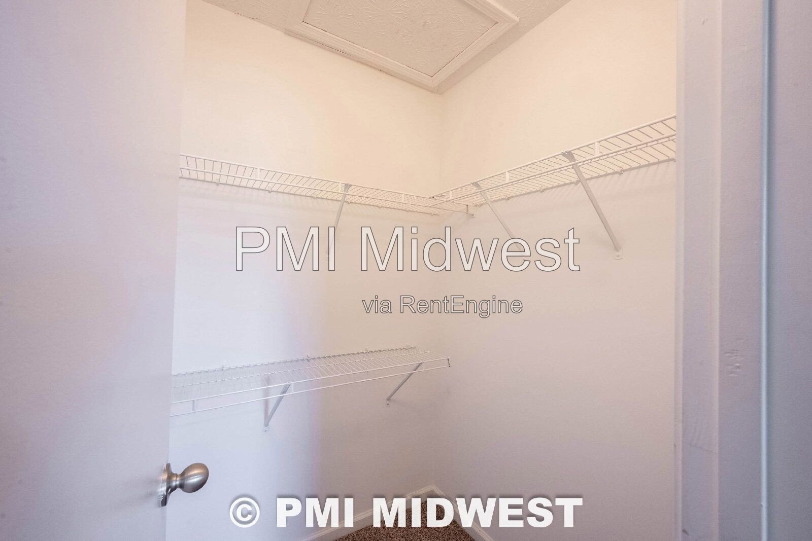 Great 3 Bedroom 2.5 Bathroom Home on the upper east side of Indy! property image