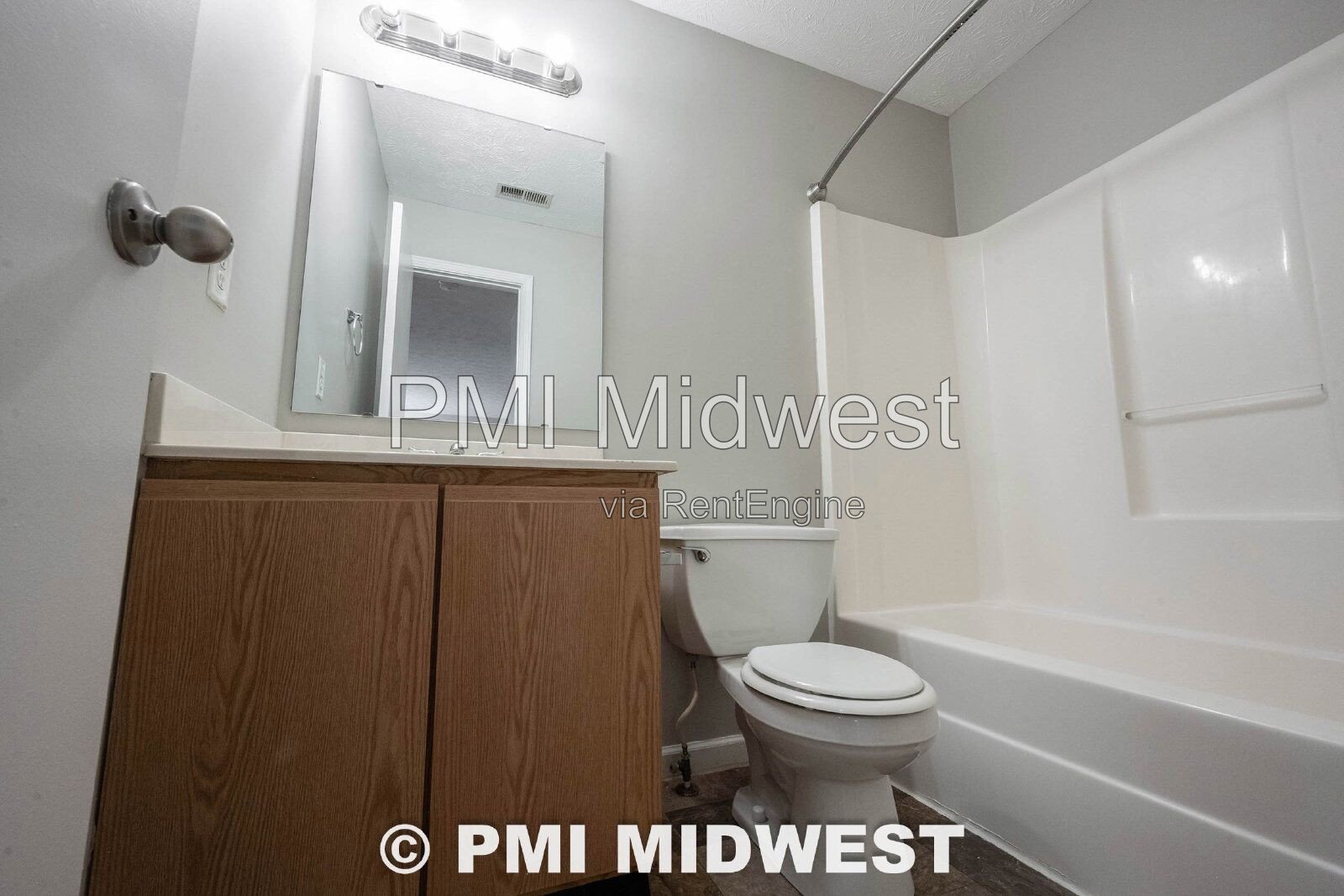Great 3 Bedroom 2.5 Bathroom Home on the upper east side of Indy! property image