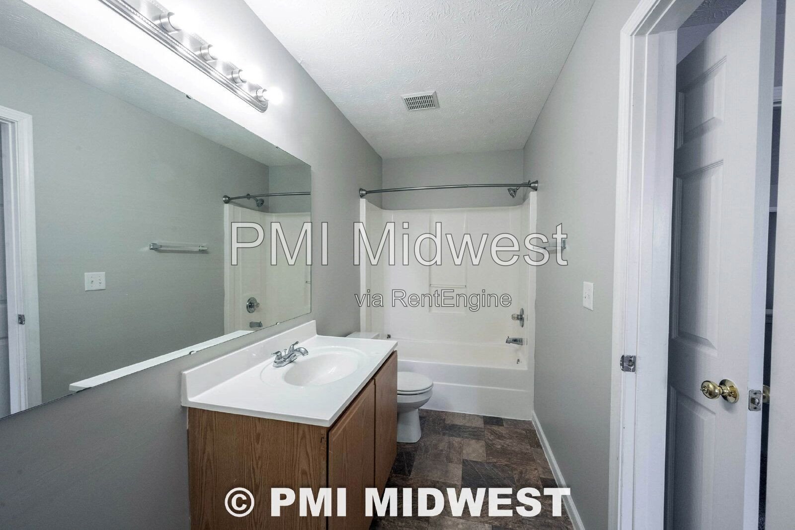 Great 3 Bedroom 2.5 Bathroom Home on the upper east side of Indy! property image